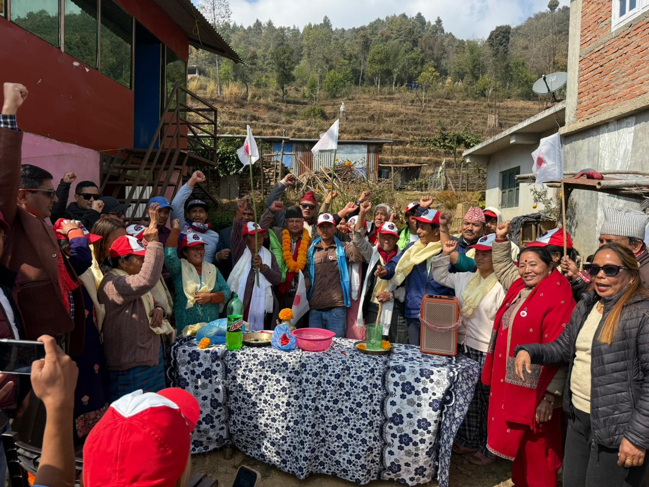 लिसंखुपाखर–४ को अतर्पूरमा नेकपा परित्याग, एमालेमा सामूहिक प्रवेश